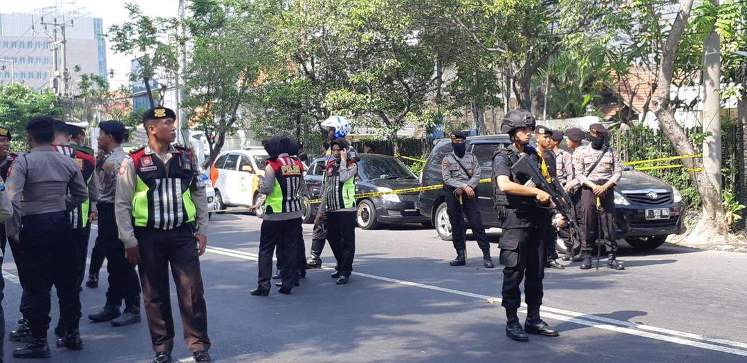 Polisi Tembak Teman Pelaku Teror Bom Surabaya