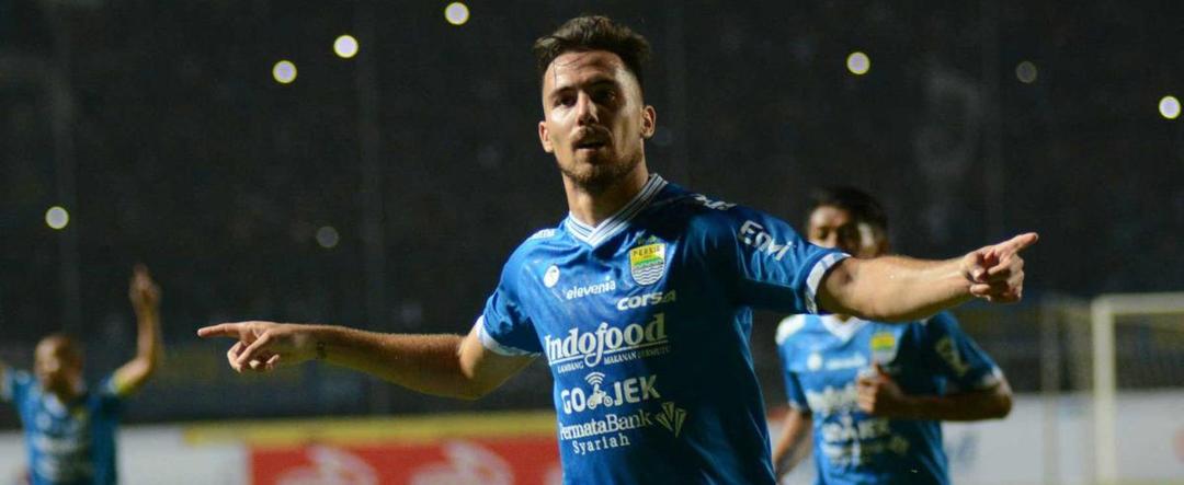 Tundukkan Persipura 2-0, Duet Maut Persib Kembali Unjuk Gigi
