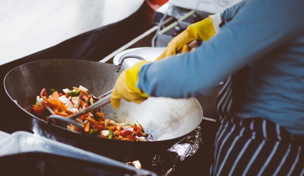 Ups, 4 Cara Memasak Ini Bisa Bikin Kadar Sehat Makananmu Berkurang Lho