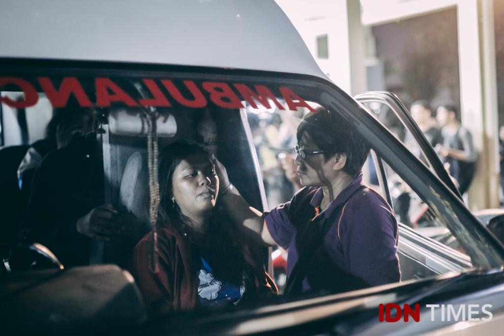 20 Potret Pilu Saat Keluarga Mencari Korban Bom di Surabaya-Sidoarjo