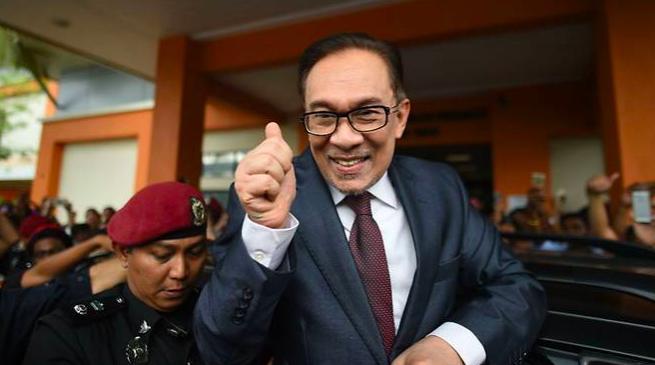 Akhirnya Anwar Ibrahim Resmi Dibebaskan dari Penjara