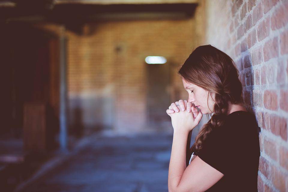 Berdoa (Pixabay.com/StockSnap)