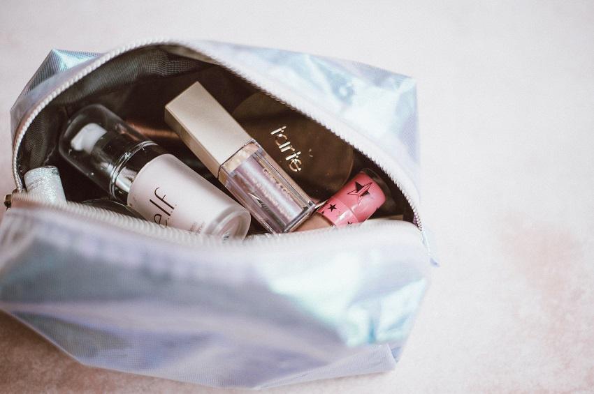 Baru Mengenal Makeup? Ini Dia 5 Rekomendasi Primer Buat Kulit Berminyak