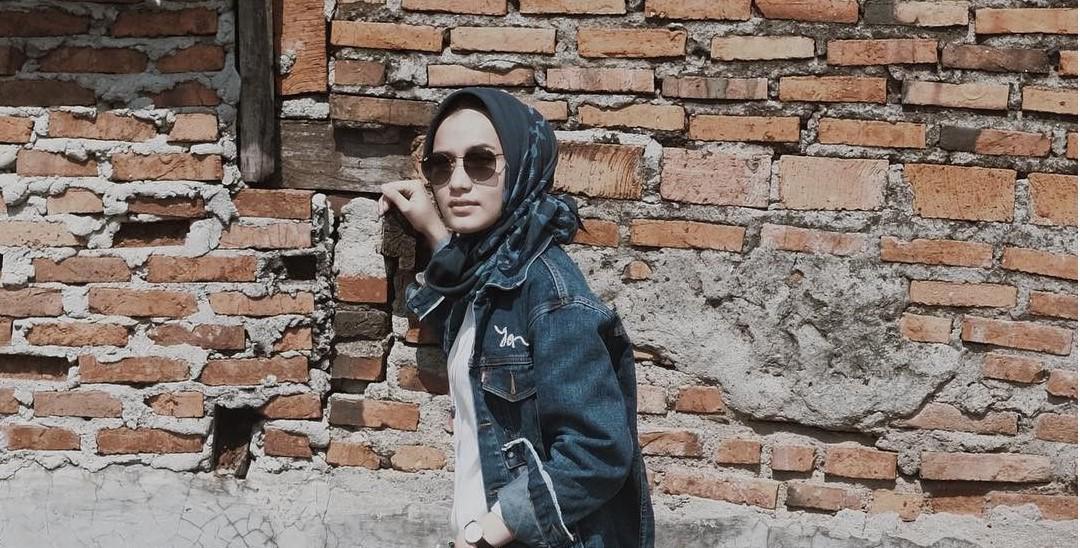 10 Mix & Match Outerwear Ala Dwi Handayani, Jadi Makin Stylish Berhijab