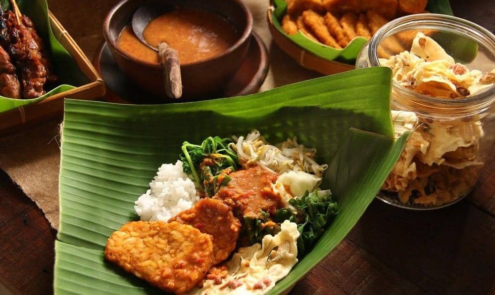 Bikin Nagih, Ini 5 Makanan Berkuah Sambal Kacang Khas Indonesia!