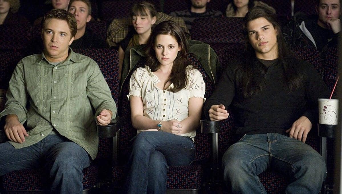 Girls, Lakukan 5 Sikap Elegan Ini Saat Didekati Lebih dari Satu Cowok!