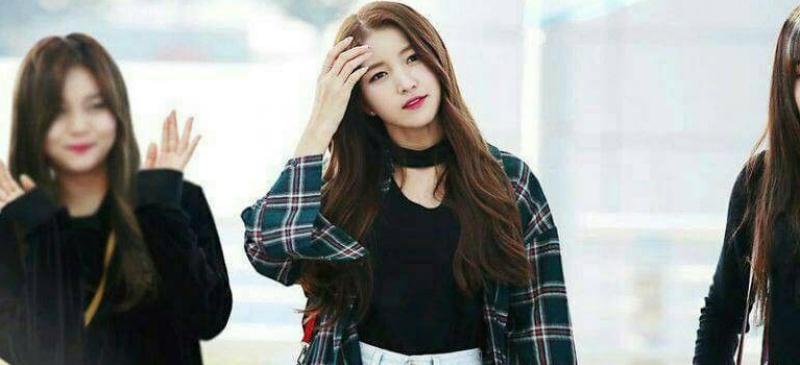 9 Inspirasi Fashion Sowon GFRIEND, Pas Untuk Perempuan Tinggi Semampai!