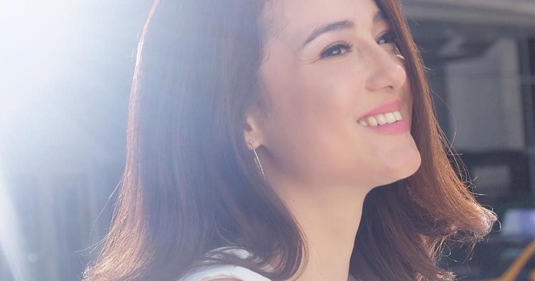Ternyata Ini 5 Rahasia Makeup Buat Tampil Glowy ala Julie Estelle
