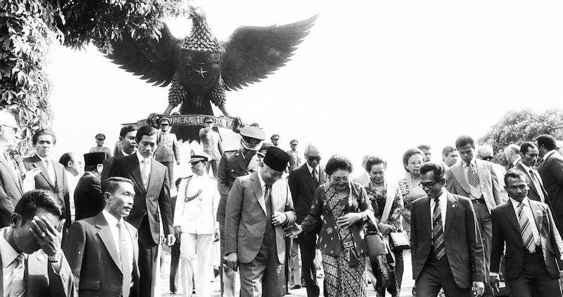 SOEHARTO. Presiden Soeharto bersama istri, Tien Soeharto, merayakan Hari Kesaktian Pancasila pada 1981. Foto dokumentasi Soeharto.co
