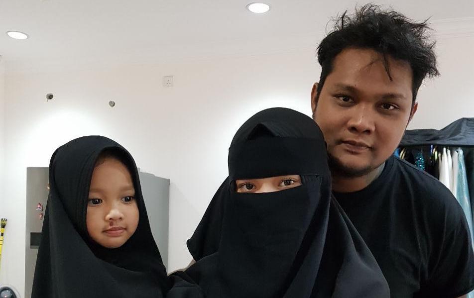 10 Potret Istri Virgoun, Sosok Inspirasi di Balik Lagu 'Bukti'
