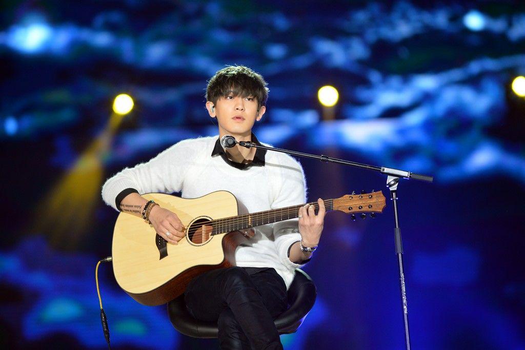 6 Alasan Kenapa Cowok yang Bisa Main Alat Musik adalah Pacar Idaman
