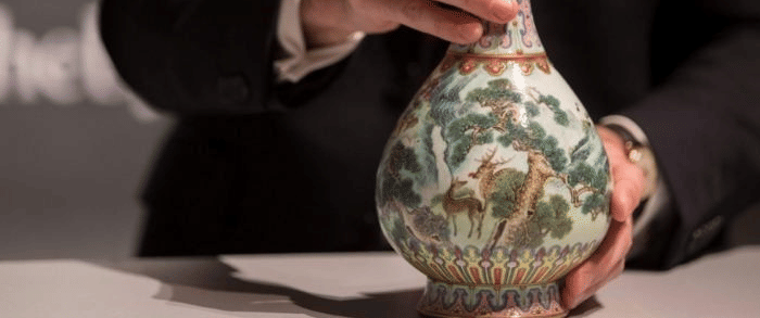 Vas Dinasti Qing Ditemukan Dalam Kotak Sepatu di Prancis