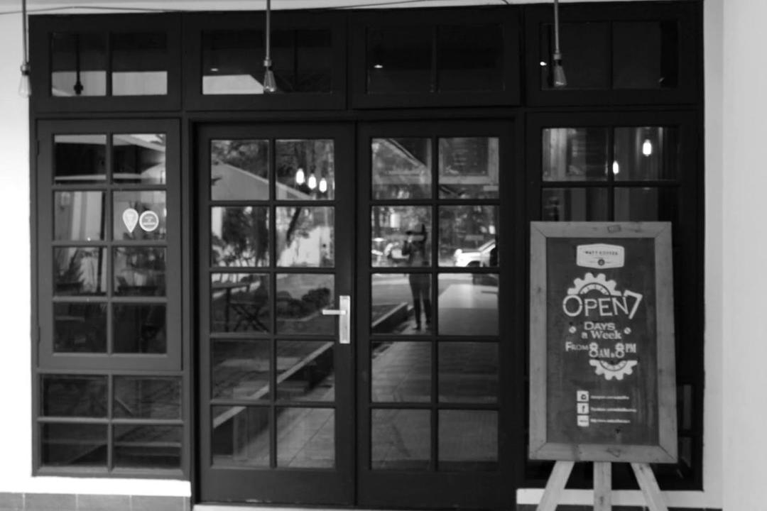 [CERPEN] Kaca di Kedai Kopi
