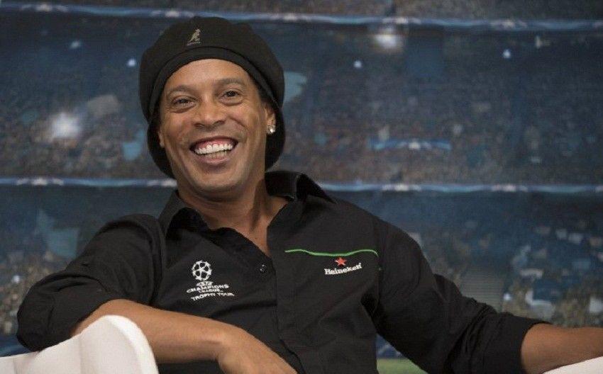 Punya Dua Kekasih, Ini yang Bakal Ronaldinho Lakukan pada Mereka