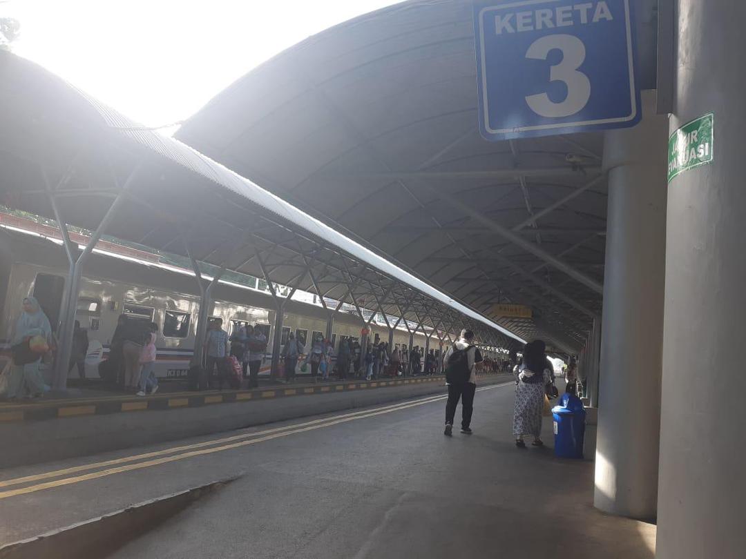 Puncak Arus Mudik Penumpang Kereta di Surabaya Diprediksi H+2