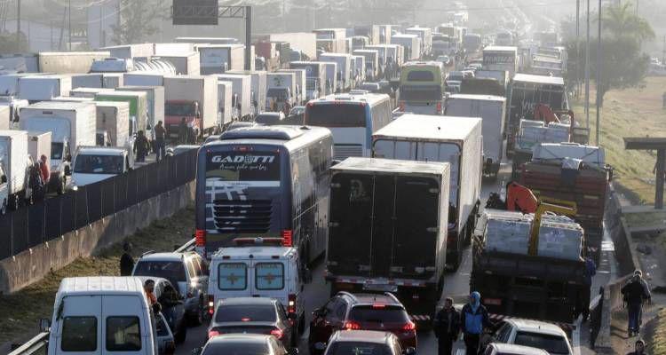 Sopir Truk di Brazil Masih Blokade Jalan