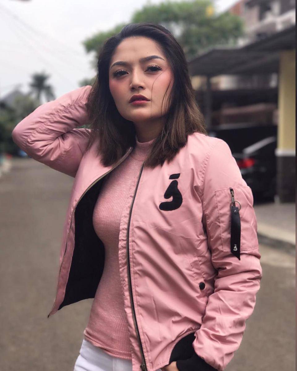 instagram.com/sitibadriahh