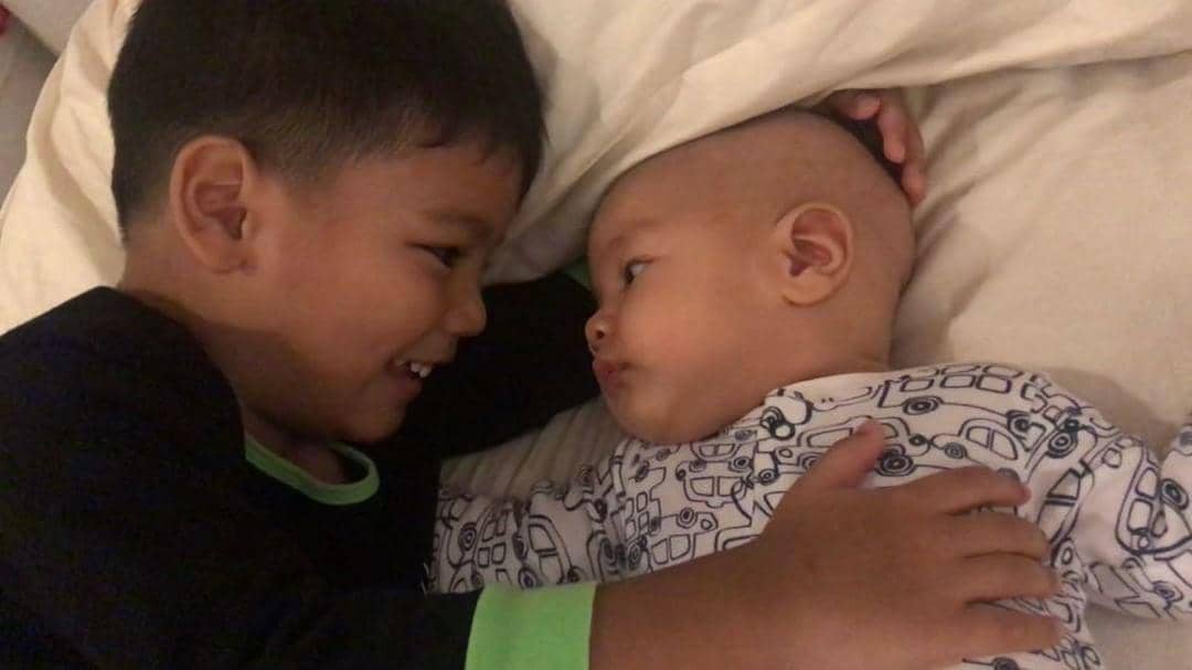 Sayang Adik, Begini 10 Kedekatan Juna dan Kai Putra Titi Kamal