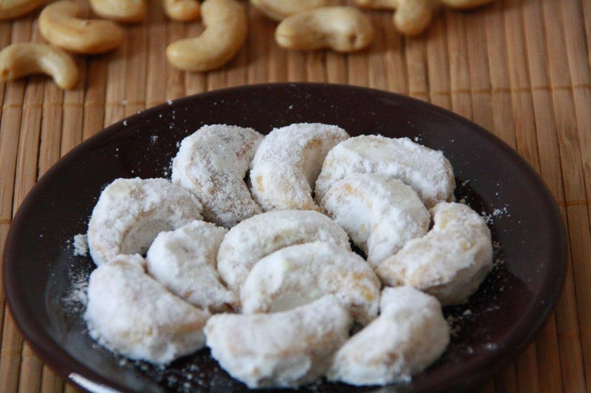 Sudah Siap Lebaran? Cobain Resep Kue Kering Putri Salju Ini!