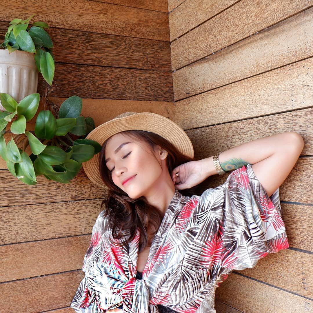 10 Potret Stylish Rachel Goddard, Selalu Kece Meski Sedang Hamil