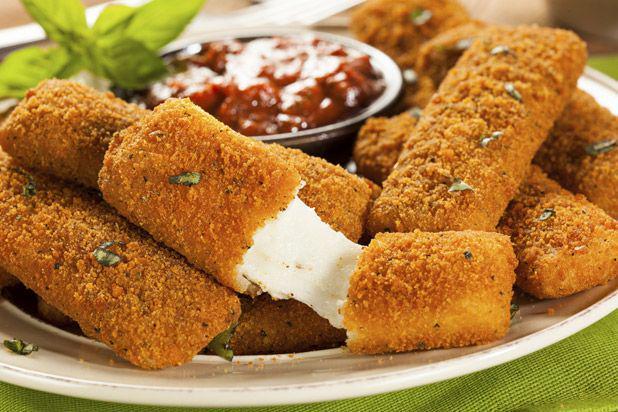 Enak sih, tapi 10 Makanan Ini Jadi Pantangan Penderita Maag saat Sahur