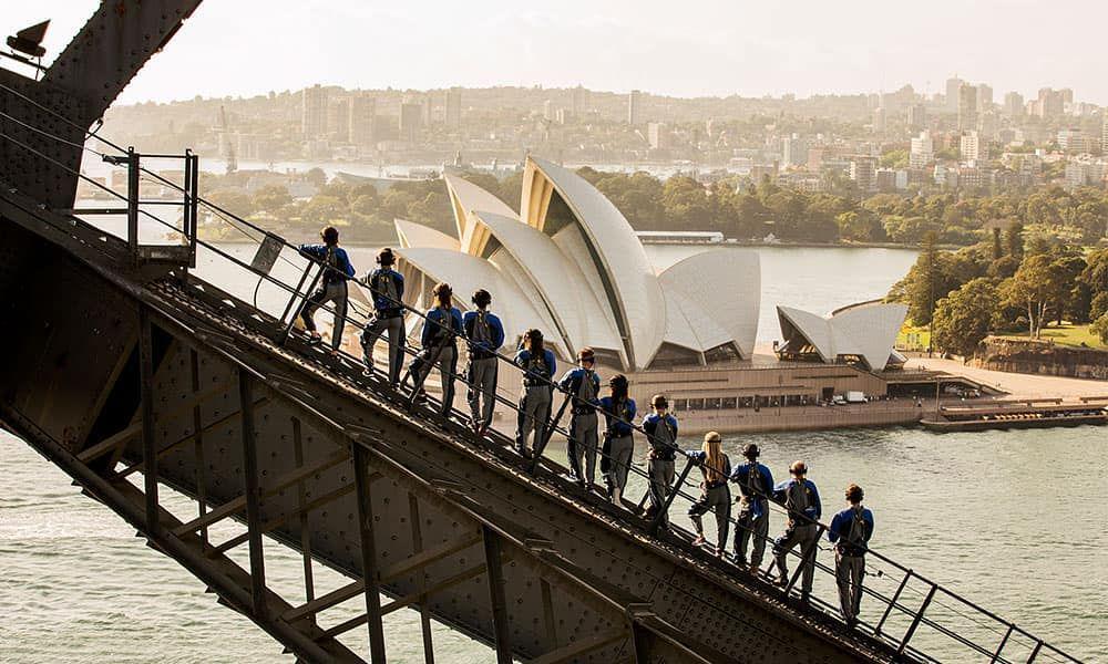 Merasakan Sensasi Menuju Puncak Sydney Harbour Bridge, Keren Banget!