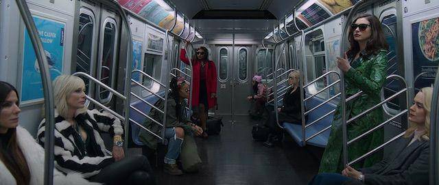 MENCURI. Sukseskah geng Ocean's 8 melancarkan aksi pencurian perhiasan yang telah mereka rancang sedemikian rupa? Foto dari screen capture akun YouTube Warner Bros. Pictures