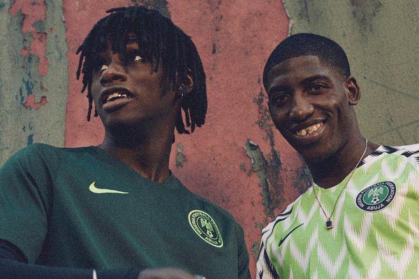 9 Inspirasi Style Jersey Bola Pria, Agar Tampil Keren Saat Nobar!