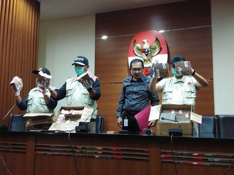 Bupati Tulunagung dan Walikota Blitar Kabur Saat Hendak Ditangkap KPK
