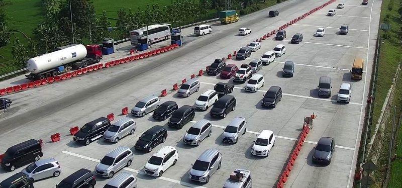 Antrean Pemudik di Tol Cipali Arah Palimanan Mengular Akbat Kecelakaan