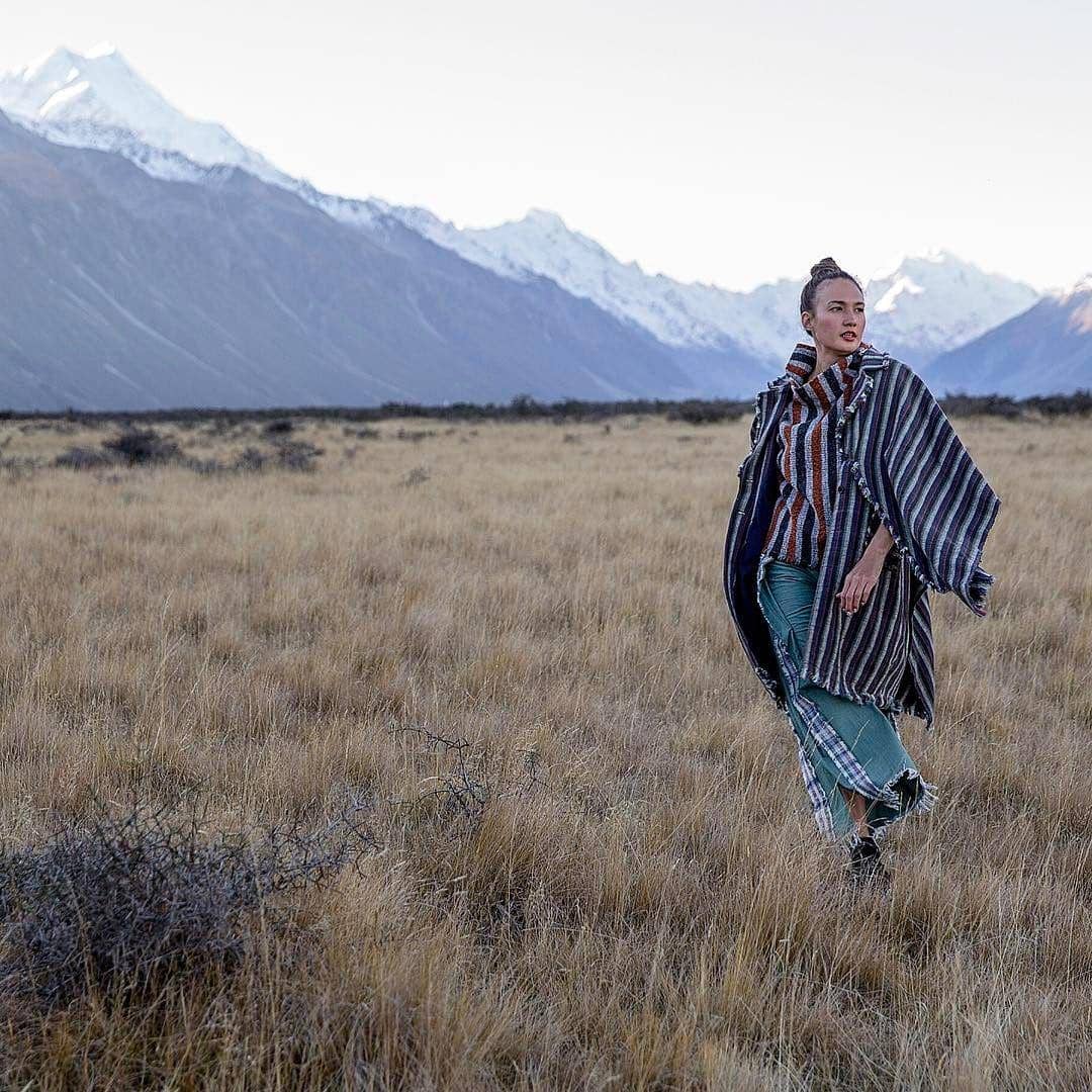 10 Style Bohemian ala Nadine Chandrawinata, Cocok Dipakai Saat Liburan