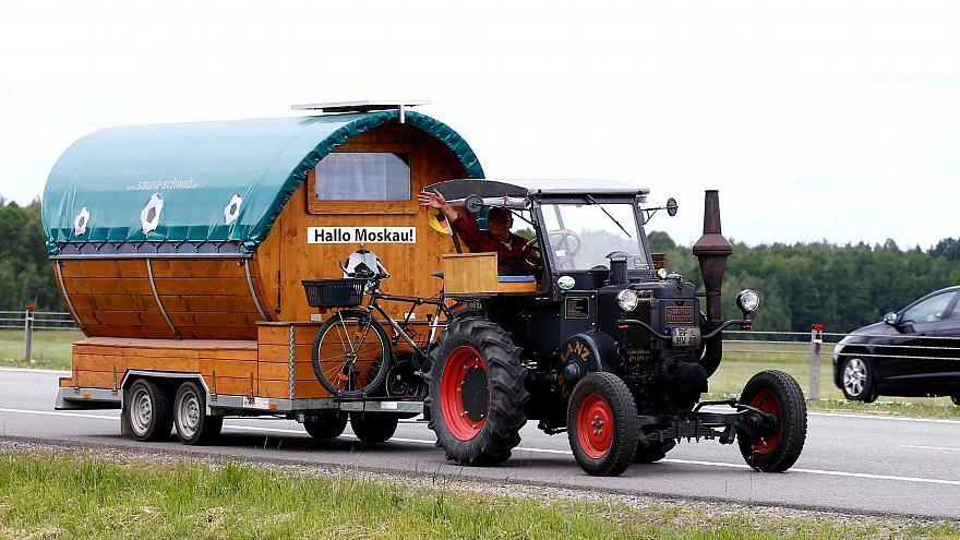 Kisah Kakek 70 Tahun Naik Traktor ke Rusia demi Piala Dunia
