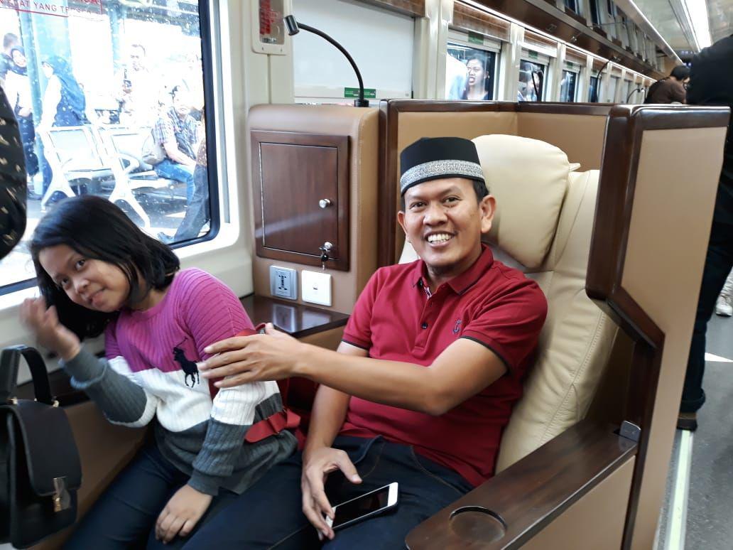 Kisah Pengusaha Madura Boyong 7 Anggota Keluarga Naik Kereta Sleeper