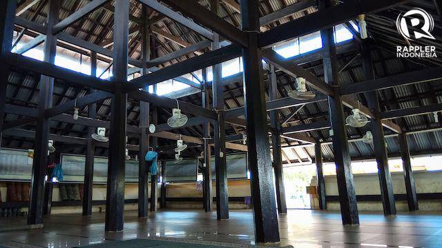 INTERIOR. Bagian dalam Masjid Tuha Indrapuri. Foto oleh Habil Razali/Rappler