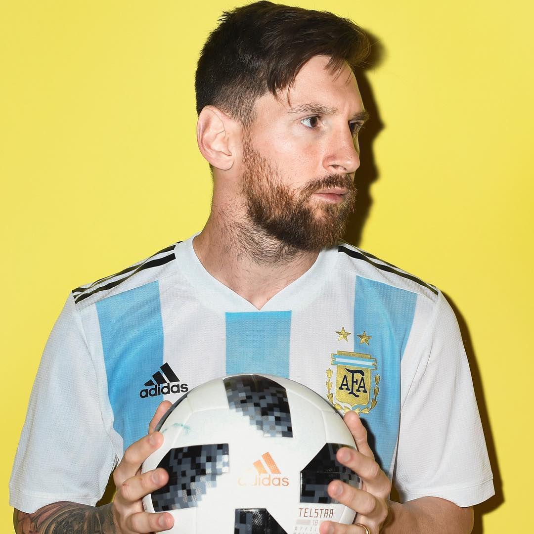 Roberto Carlos: Jika Messi Orang Brasil Dia Sudah Juara Piala Dunia