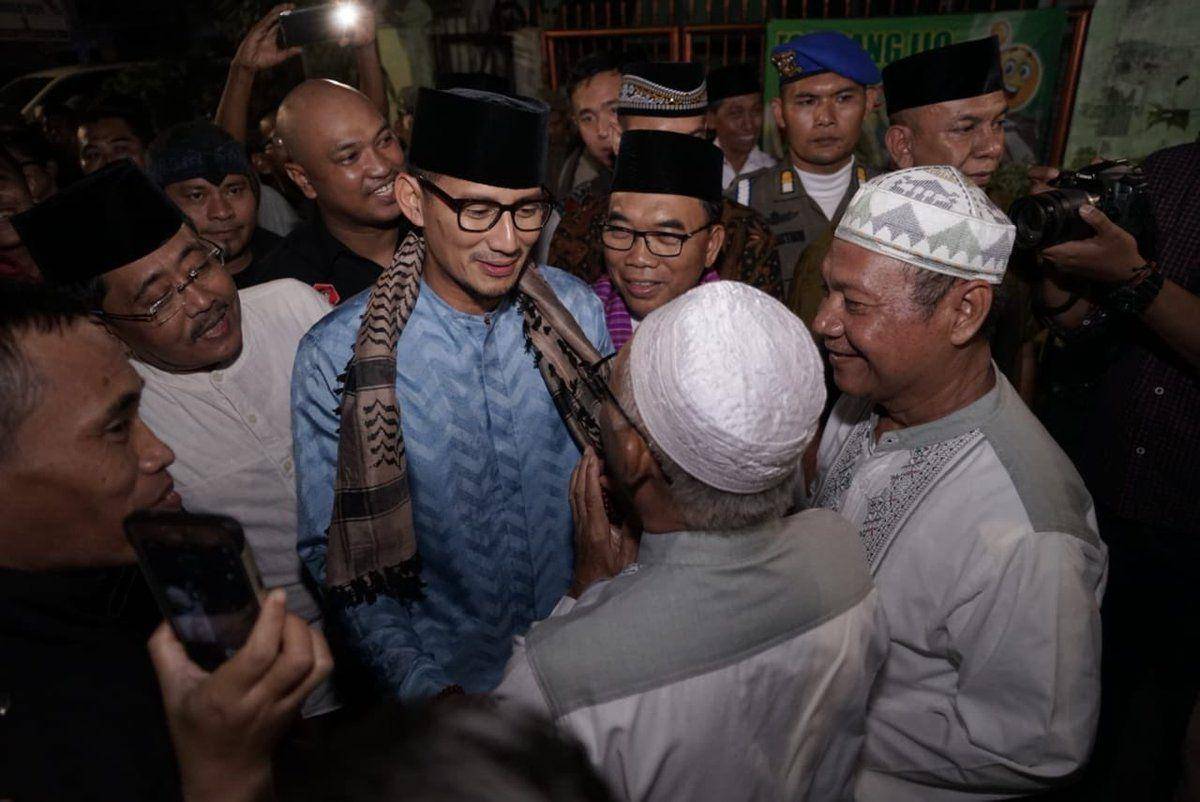 www.twitter.com/@sandiuno