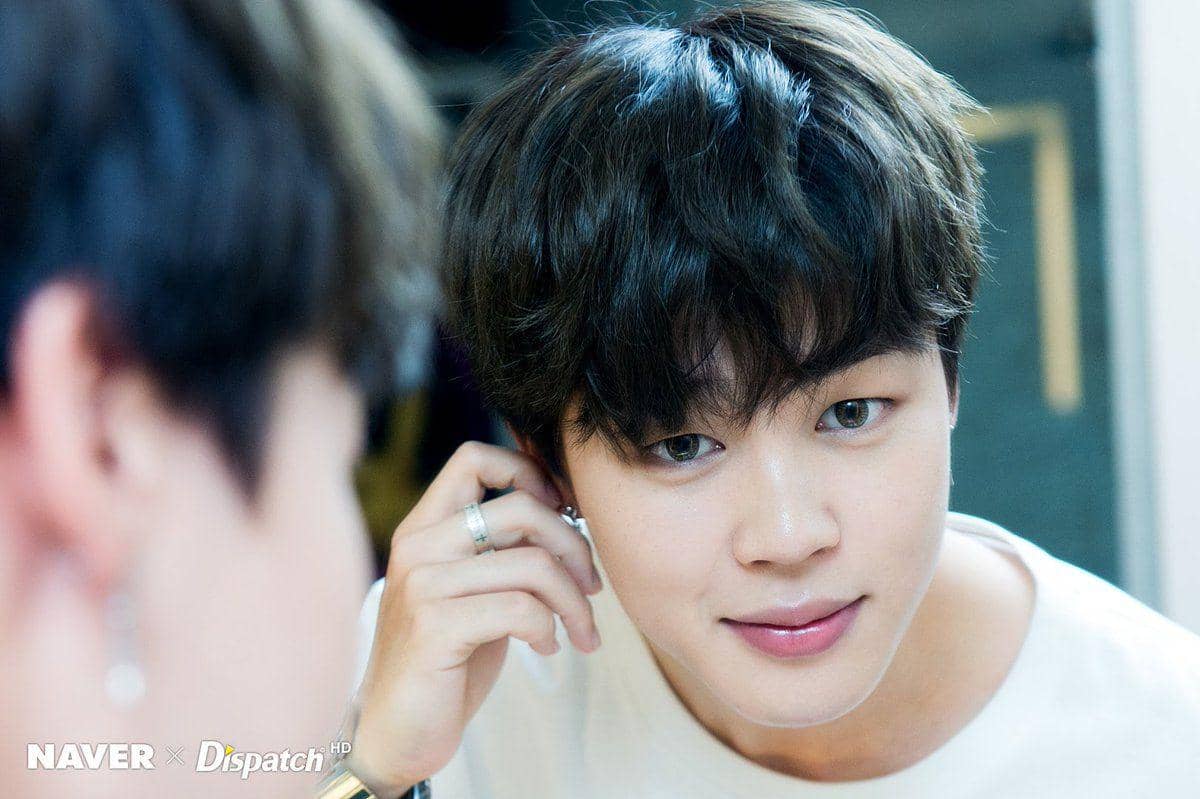 Cute Hingga Manly, Yuk Intip Kerennya 9 Airport Fashion ala Jimin BTS