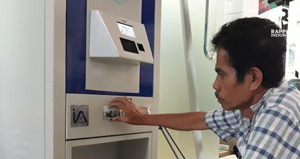 Butiran Beras pun Mengalir dari Mesin ATM...