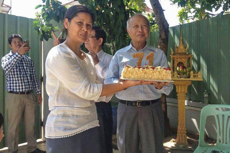 Putri Ouk Phalla (kiri) dan Pangeran Norodom Ranariddh | The Cambodia Daily