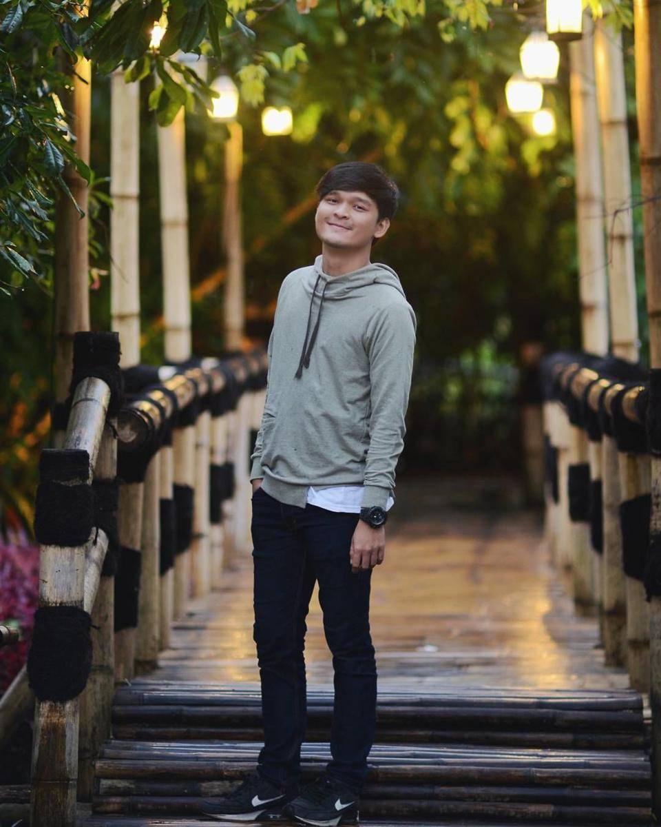 instagram.com/ananditodwis/