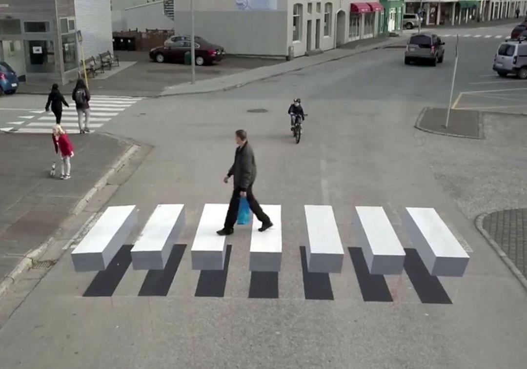 9 Zebra Cross Unik Ini Dijamin Bikin Penyeberang Jadi Taat Aturan!