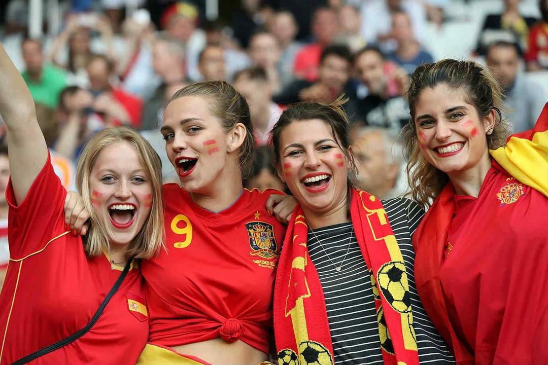 5 Alasan Kenapa Cewek Suka Sepak Bola Itu Keren, Kamu Nih?