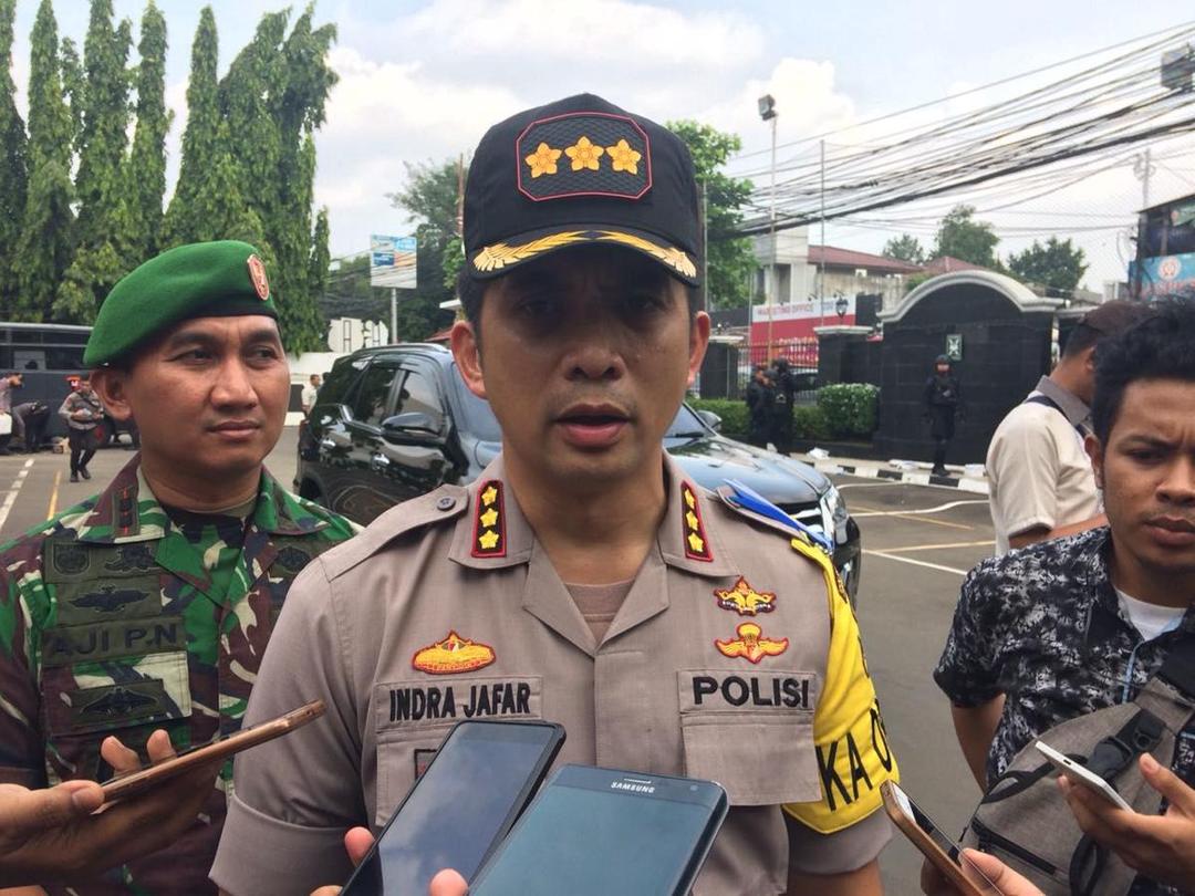 Polisi Perintahkan Pengunjung Minggir saat Aman Sujud, Kenapa?