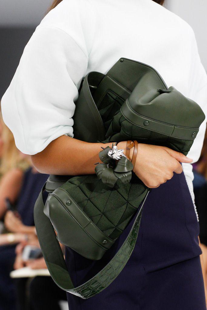 Girls, Ini Lho 7 Tas yang Bikin Gaya Ke Kantormu Semakin Stylish