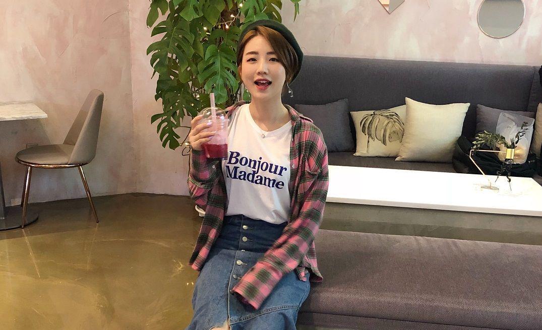 Tampil dengan Rambut Pendek, Ini 10 Gaya Casual Stylish ala Han Yoora