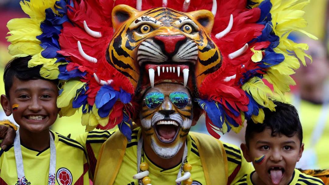 17 Foto Warna-warni Kemeriahan Suporter Polandia Vs Kolombia di Rusia