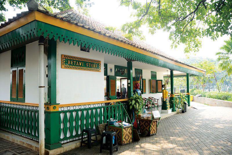 5 Tempat Rekomendasi Berburu Oleh-oleh di Jakarta, Lengkap Banget!