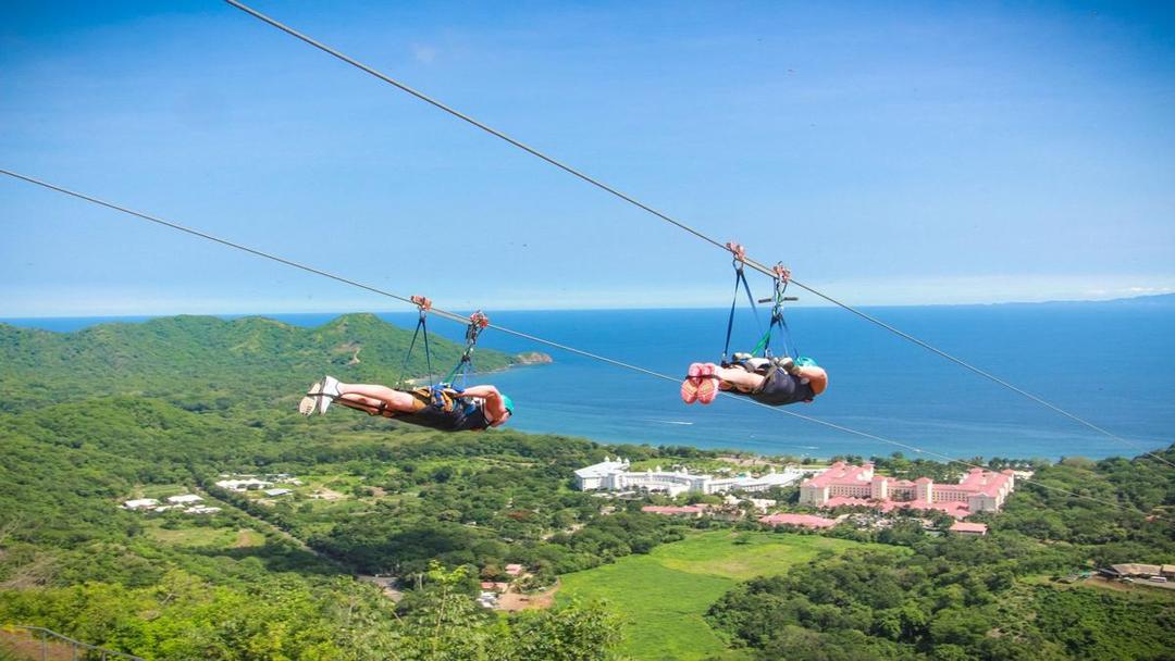 Ini 9 Lokasi Zipline dengan Ketinggian Ekstrem di Dunia, Berani Coba?