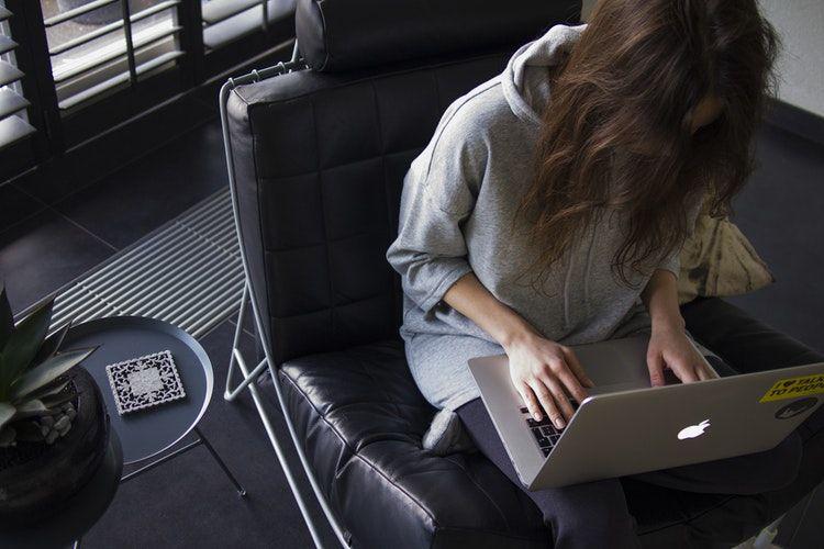 Sibuk Bekerja Bagai Kuda, 5 Zodiak Ini Paling Butuh Liburan!