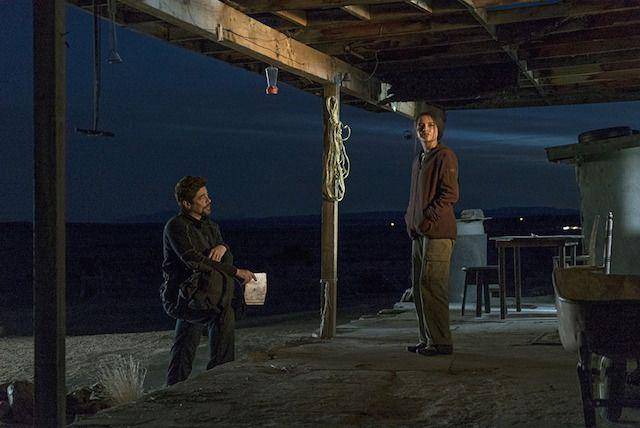 EMOSIONAL. Pembicaraan yang mengaduk emosi penonton antara Alejandro dan Isabela dalam misi menyeberangi perbatasan Meksiko-Amerika Serikat. Foto dari Sony Pictures Entertainment